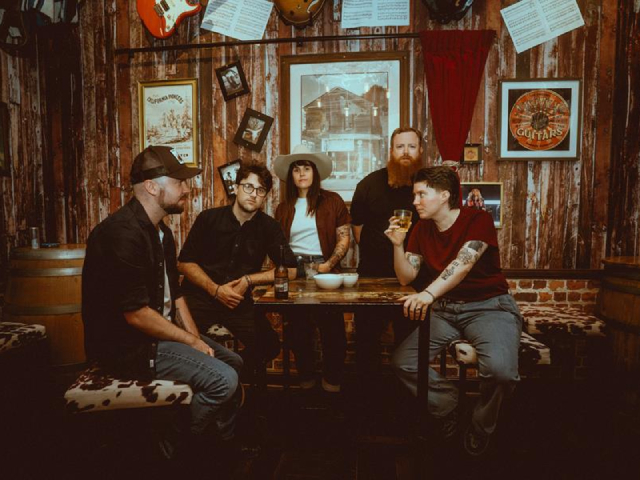 Chloe Marks & The Mayhem Release 'Don't Make Me Choose' Ahead of Forthcoming Debut Album 'Bright Lights Late Nights'