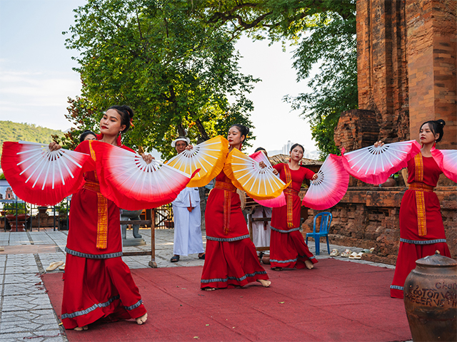 Vietnam: History, Culture, and Delicious Cuisine